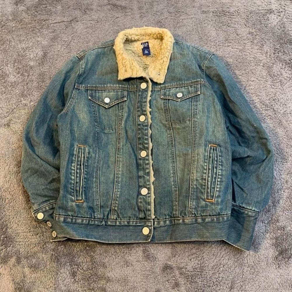 Vintage Women's Gap Blue Denim‎ Jacket with Cream Fur trim Sherpa lined